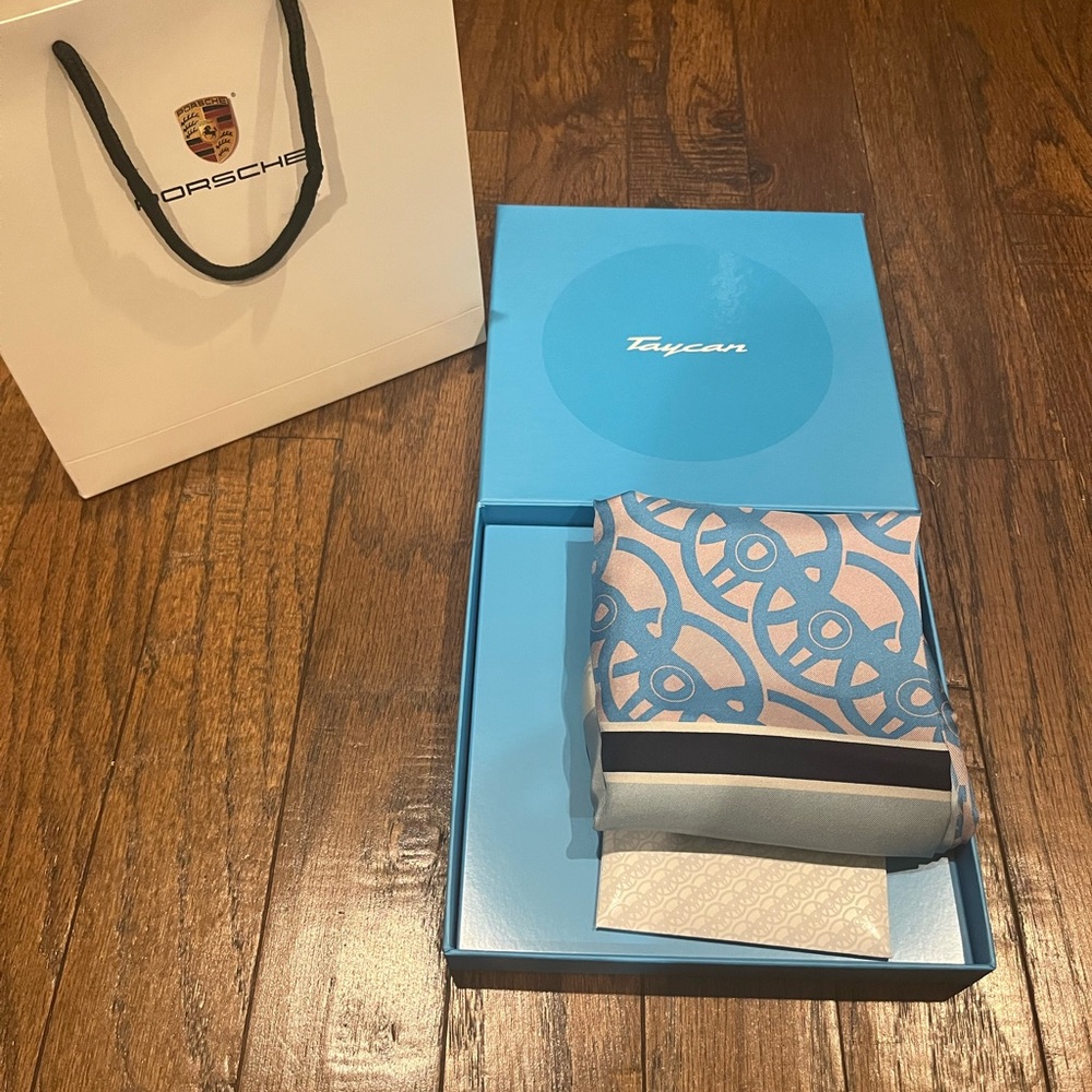 Gorgeous Porsche silk scarf - NEW
